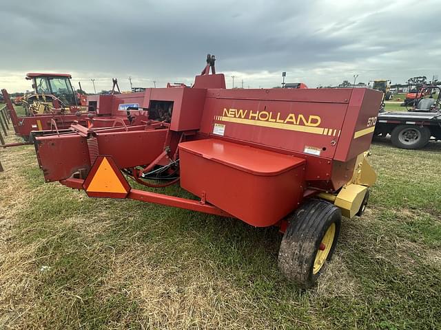 Image of New Holland 570 equipment image 3