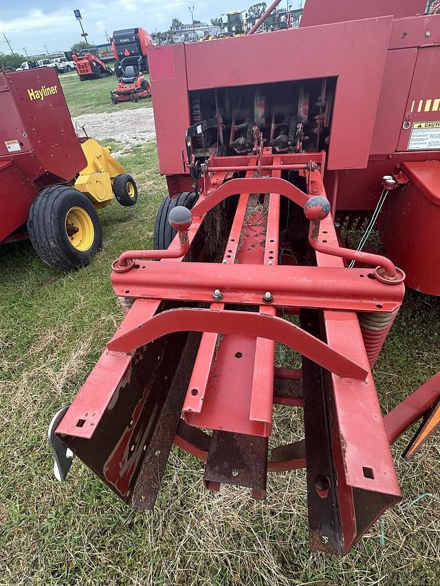 Image of New Holland 570 equipment image 4