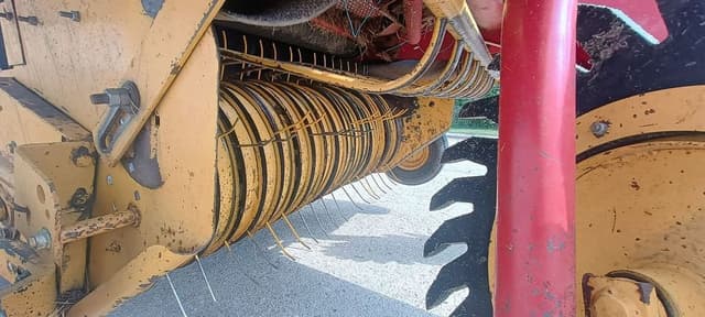 Image of New Holland 650 equipment image 1