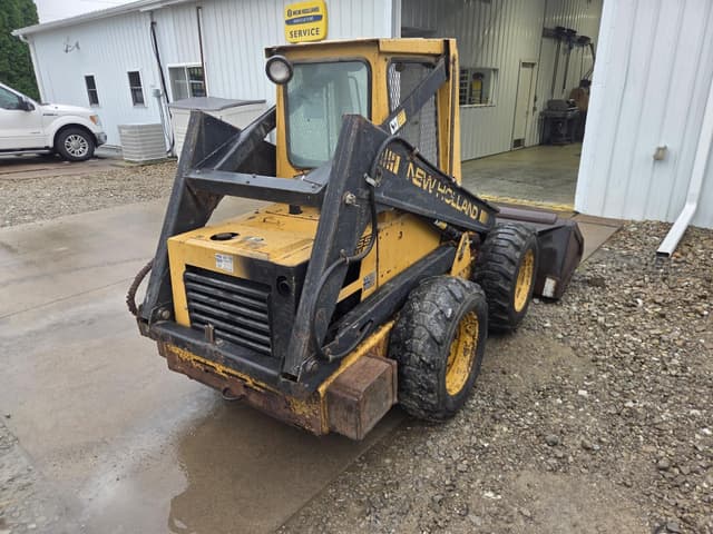 Image of New Holland L555 equipment image 4