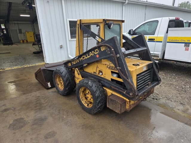 Image of New Holland L555 equipment image 2