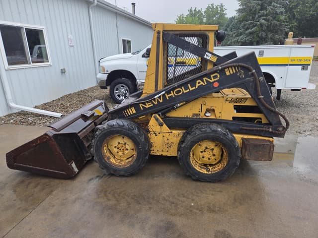 Image of New Holland L555 equipment image 1