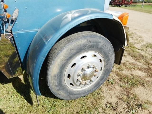 Image of Peterbilt 379 equipment image 4