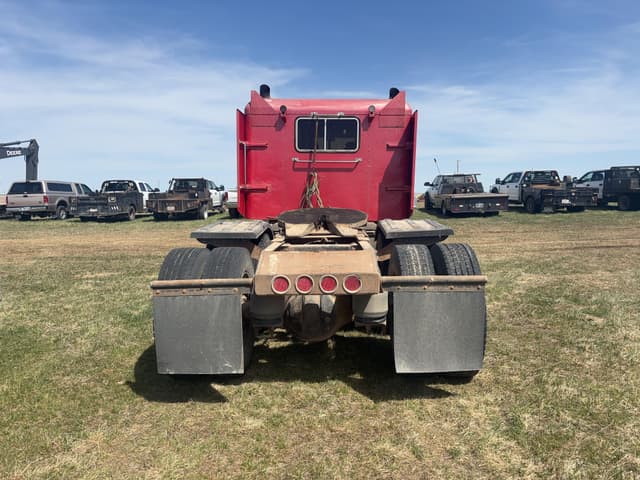 Image of Peterbilt 379 equipment image 4