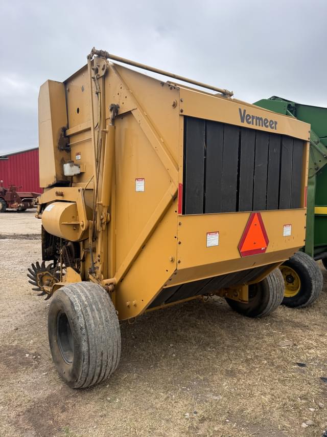 Image of Vermeer 605 Super J equipment image 4