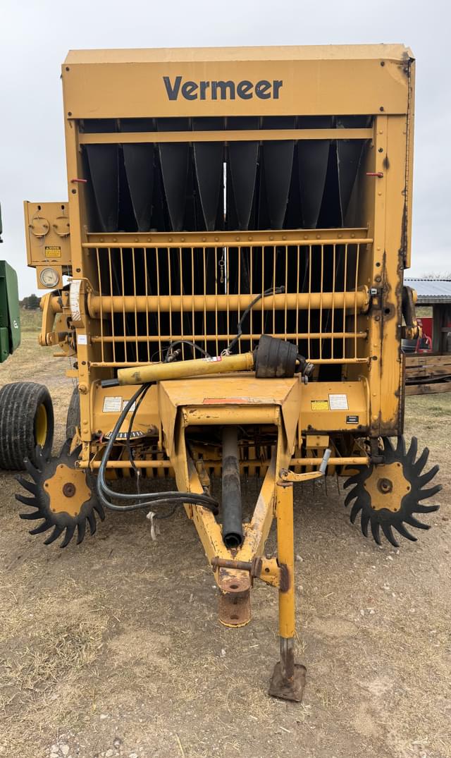 Image of Vermeer 605 Super J equipment image 1