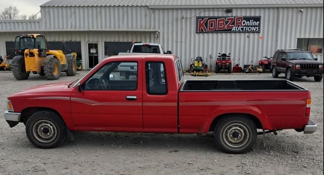 Image of Toyota Deluxe equipment image 2