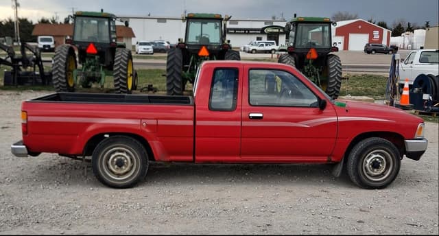 Image of Toyota Deluxe equipment image 1