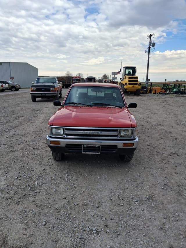 Image of Toyota Deluxe equipment image 4