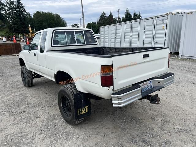 Image of Toyota Tacoma equipment image 3