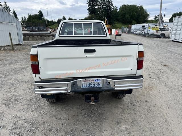 Image of Toyota Tacoma equipment image 4