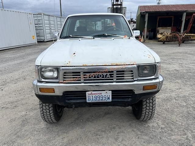 Image of Toyota Tacoma equipment image 1