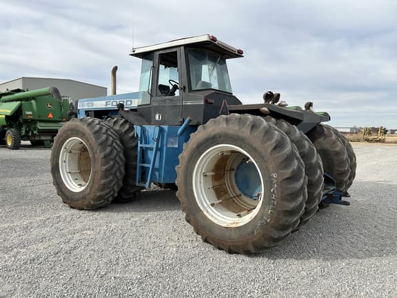 Image of Versatile 876 equipment image 2