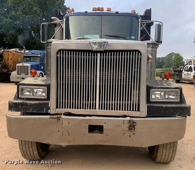 Image of Western Star 4900 equipment image 1