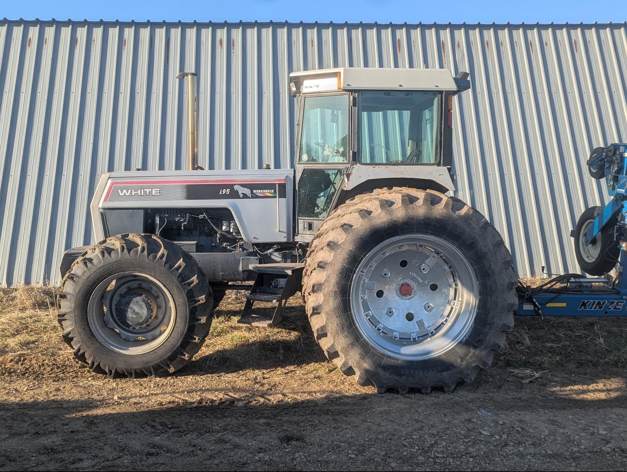 1991 White 195 Equipment Image0