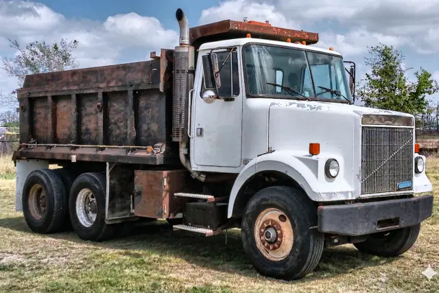 Image of White GMC WG equipment image 4