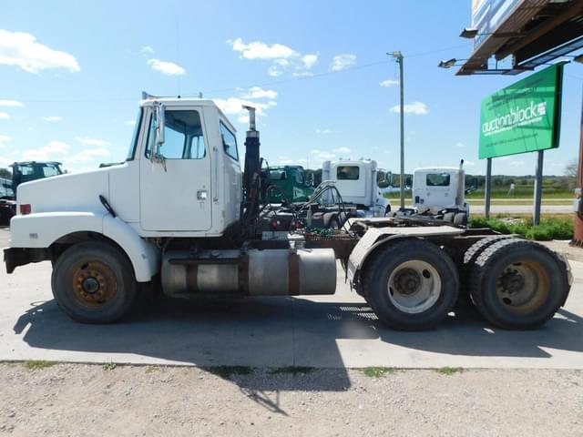 Image of White GMC WG64 equipment image 4
