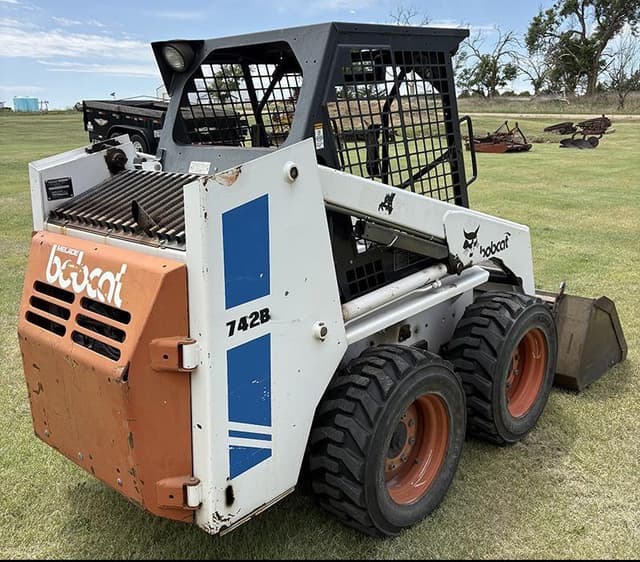 Image of Bobcat 742B equipment image 2