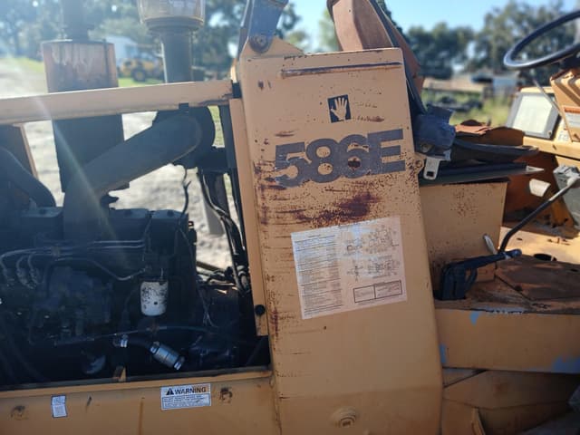 Image of Case 586E equipment image 2