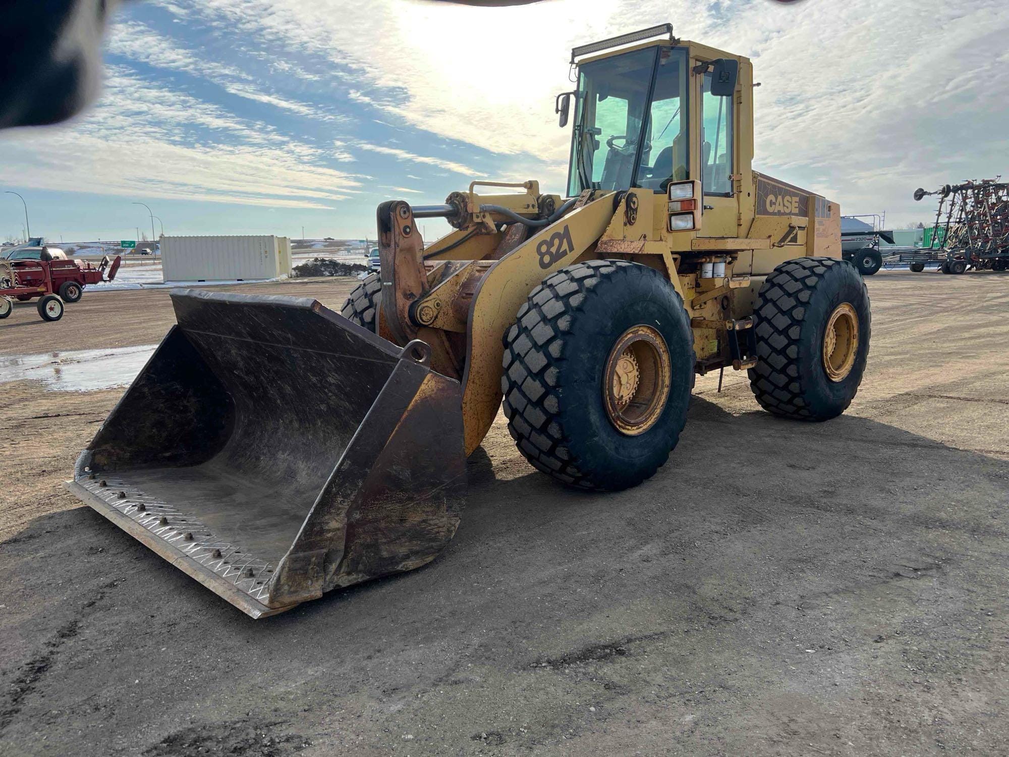1992 Case 821 Equipment Image0