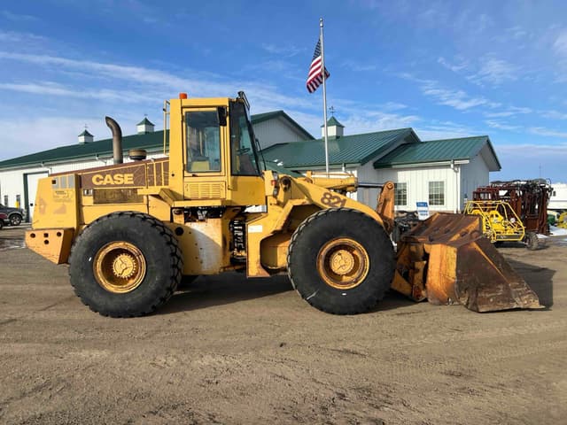 Image of Case 821 equipment image 4