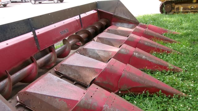 Image of Case IH 1063 equipment image 3