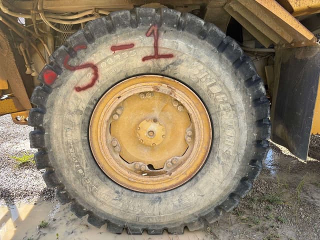 Image of Caterpillar 773B equipment image 4