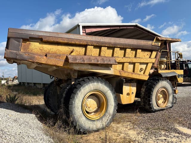 Image of Caterpillar 773B equipment image 2