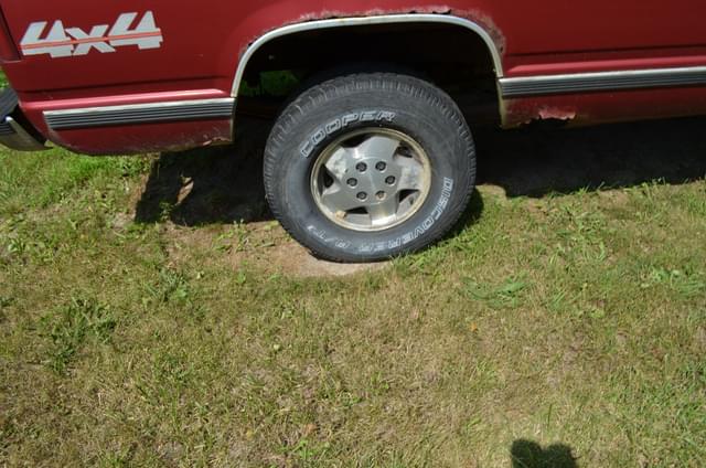 Image of Chevrolet 2500 equipment image 2