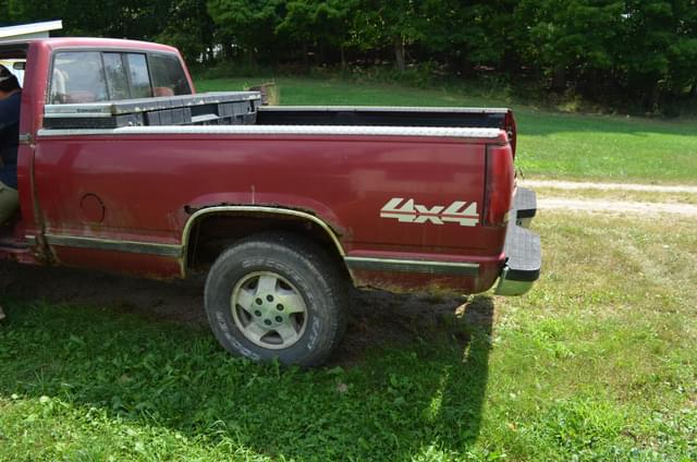 Image of Chevrolet 2500 equipment image 3