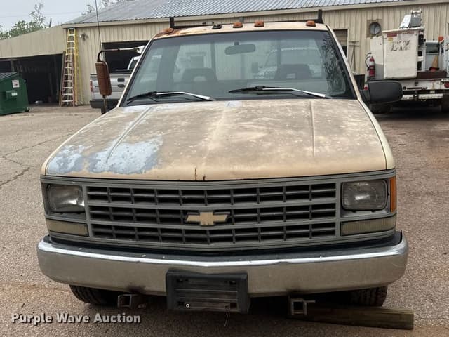 Image of Chevrolet 3500 Express equipment image 1