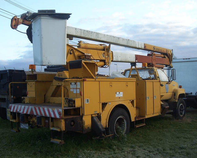 Image of Chevrolet Kodiak equipment image 2