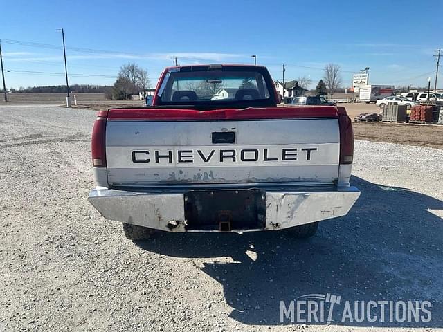 Image of Chevrolet 2500 equipment image 3