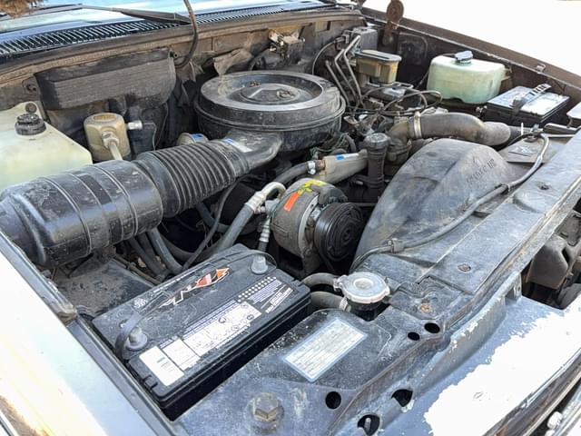 Image of Chevrolet 2500 equipment image 2