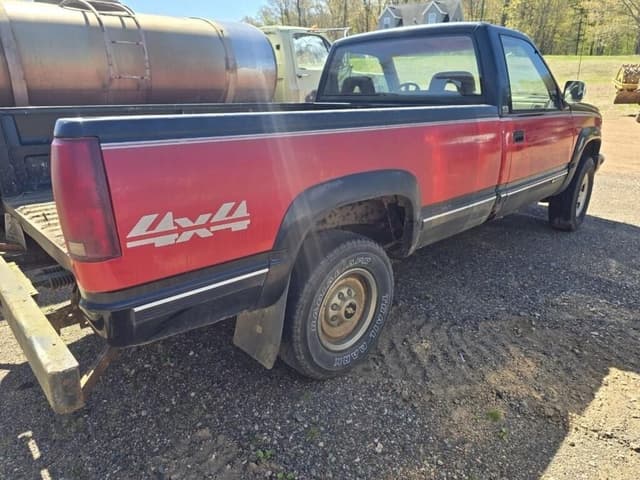 Image of Chevrolet 2500 equipment image 2