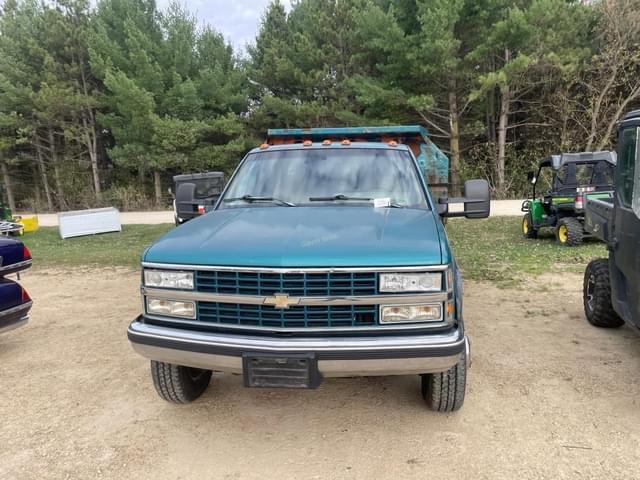 Image of Chevrolet 3500 equipment image 2