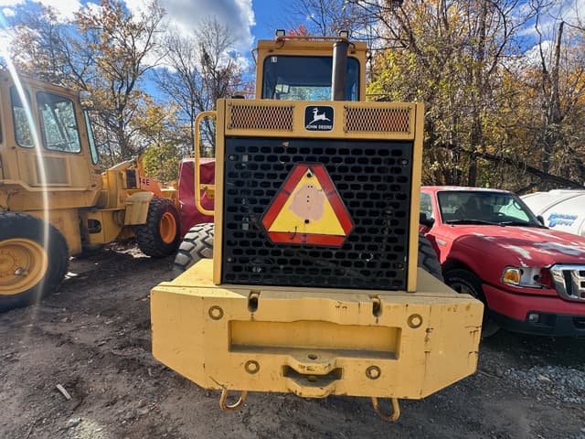 Image of John Deere 444E equipment image 3