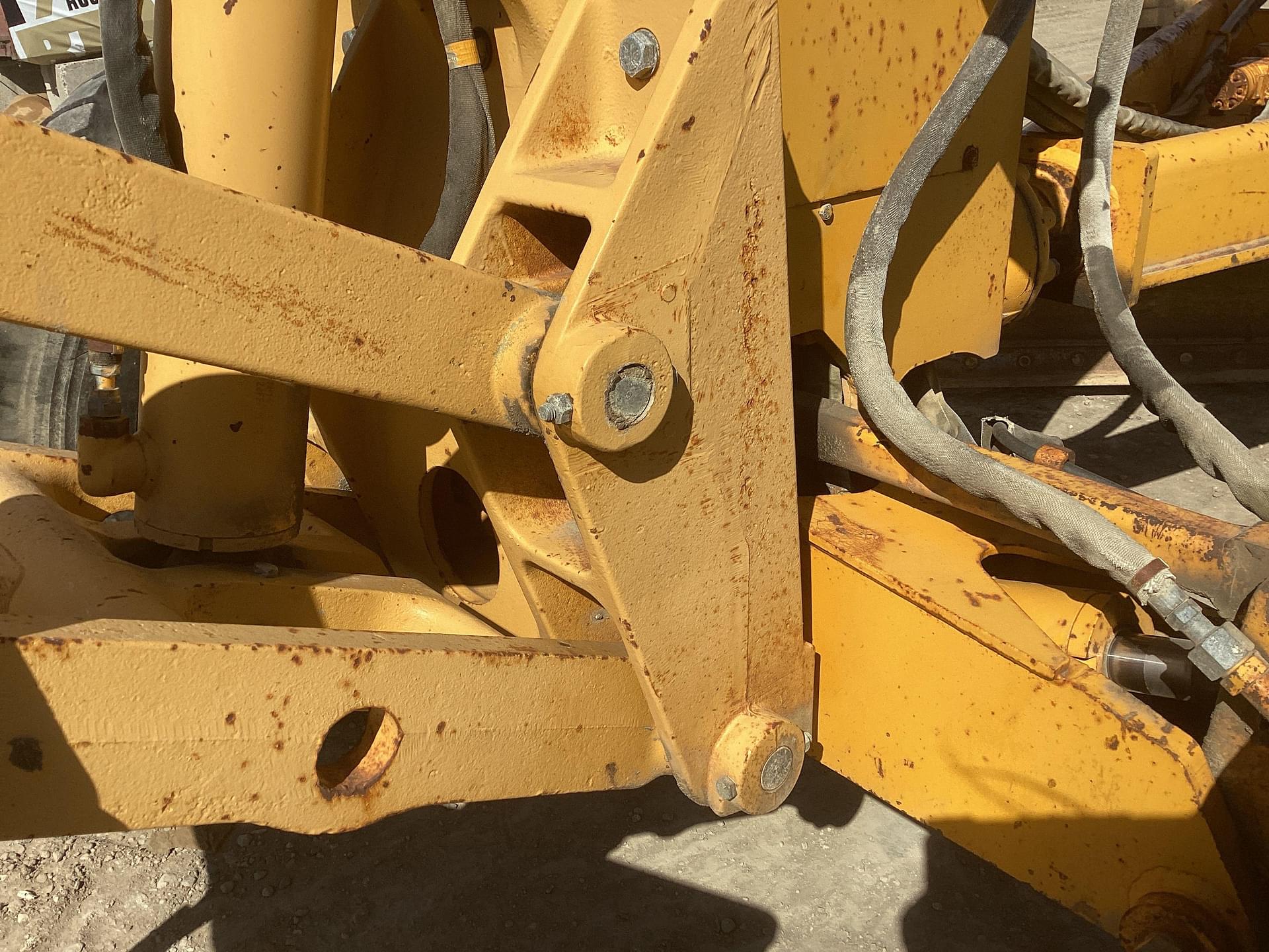 Main image John Deere 672B 13