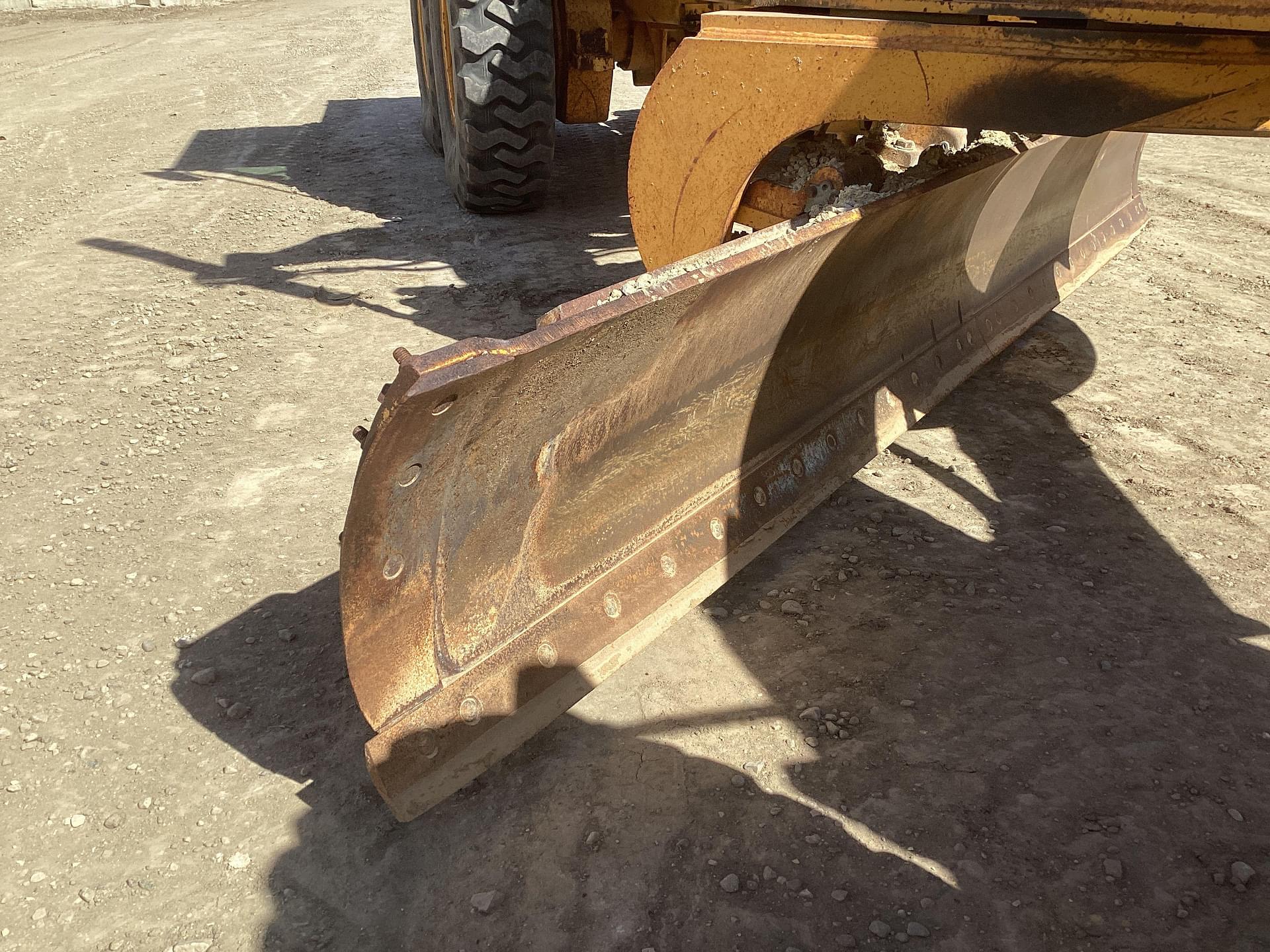 Main image John Deere 672B 16