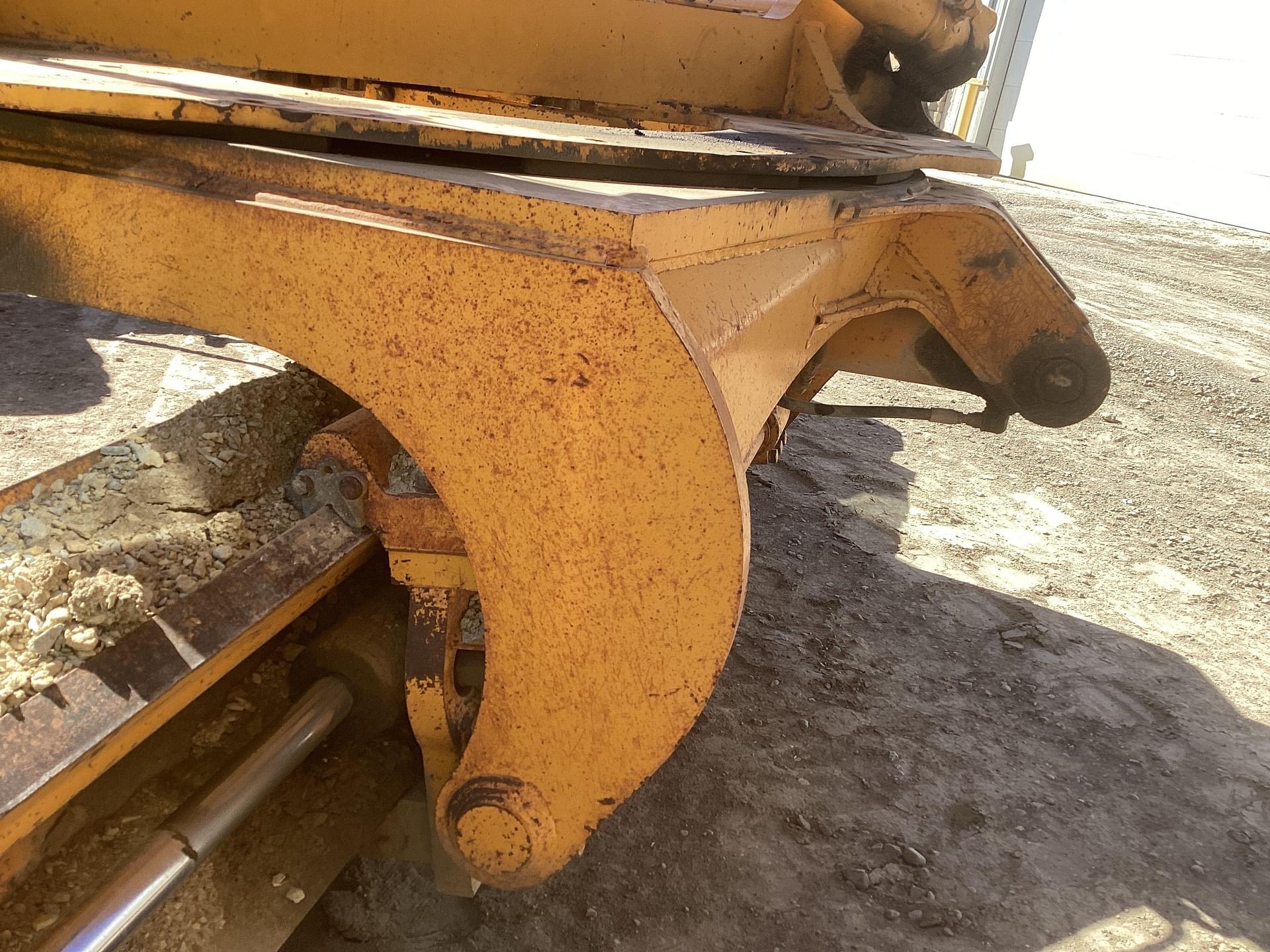 Main image John Deere 672B 19