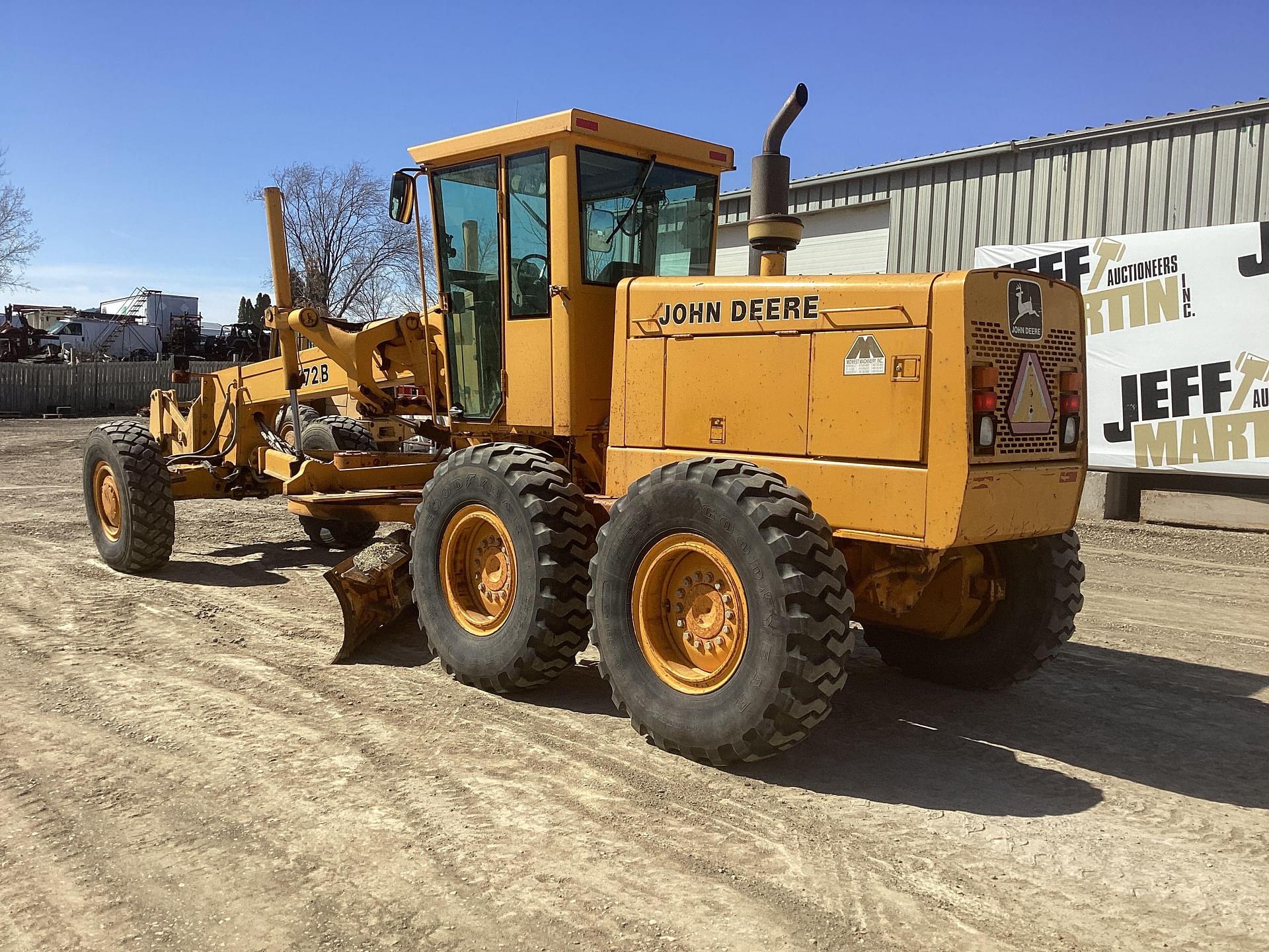 Main image John Deere 672B 7