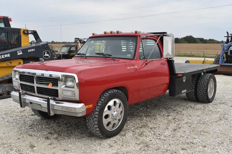 1992 Dodge D350 Equipment Image0