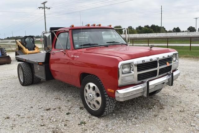 Image of Dodge D350 equipment image 2