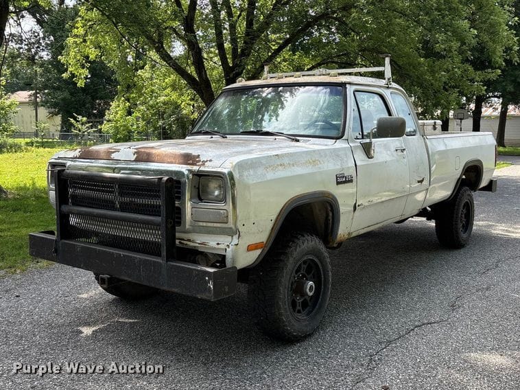 1992 Dodge Ram 250 Equipment Image0