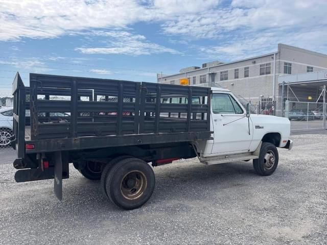 Image of Dodge Ram 350 equipment image 2