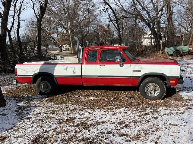 Image of Dodge Ram 2500 equipment image 3