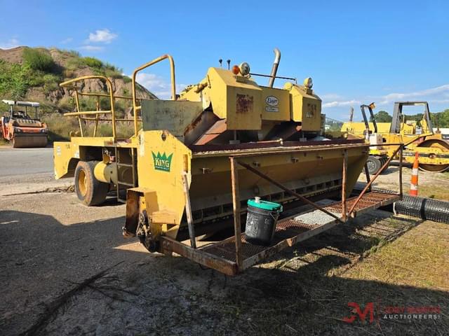 Image of Etnyre Chip Spreader equipment image 4