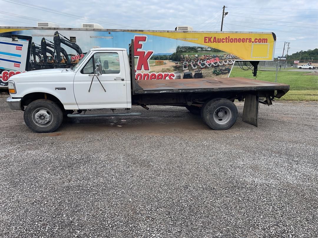 Image of Ford F-450 Primary image