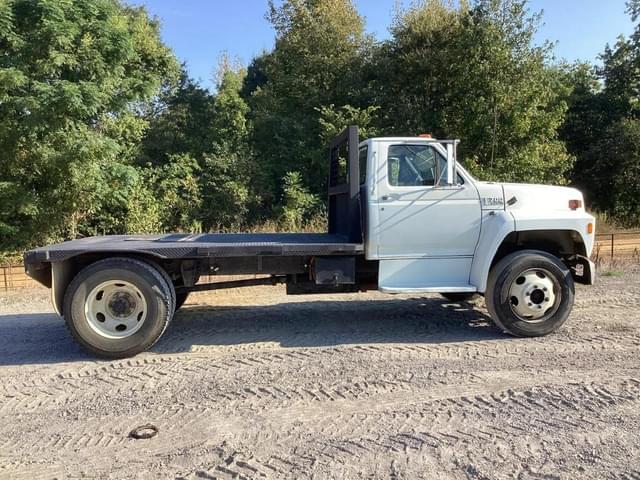 Image of Ford F-700 equipment image 2