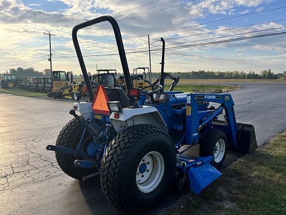 Image of Ford 1320 equipment image 3